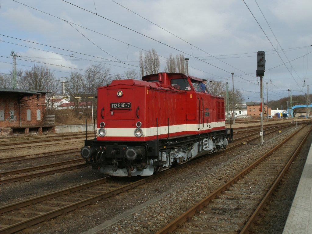 PRESS 112 565 wartete am 15.Mrz 2011 auf Freigabe vom Fdl Bergen/Rgen.