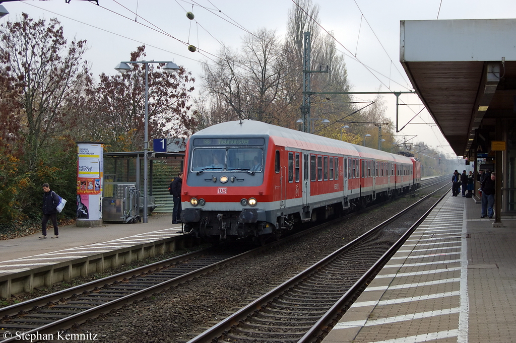 RB (RB 21214) von Pinneberg nach Neumster in Elmshorn. Geschoben hatte die 143 557-7. 08.11.2011