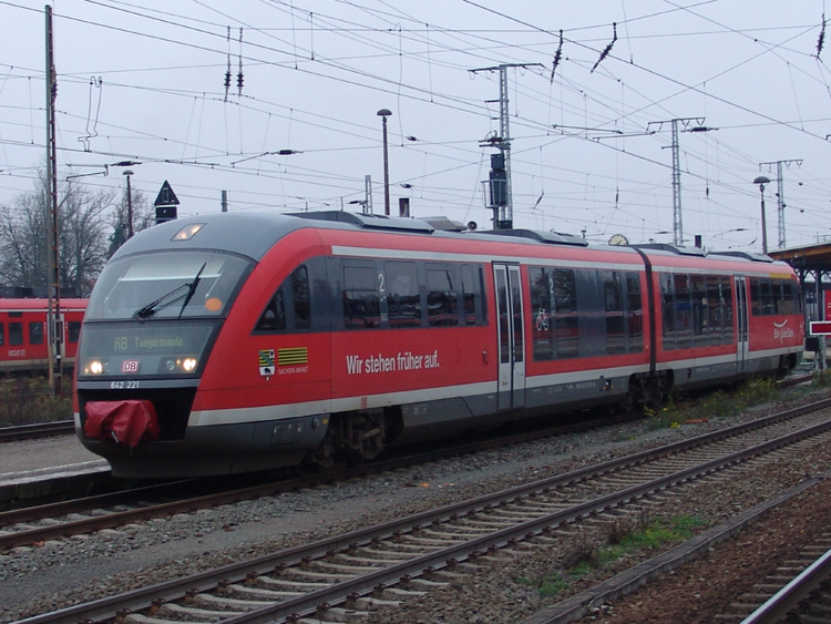 RB36323 von Stendal Richtung Tangermnde kurz vor der Abfahrt im Bahnhof Stendal.(20.11.10) 