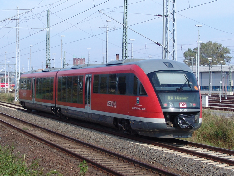 RE 33172 von Tessin Richtung Wismar kurz vor der Einfahrt im Rostocker Hbf(02.10.10)