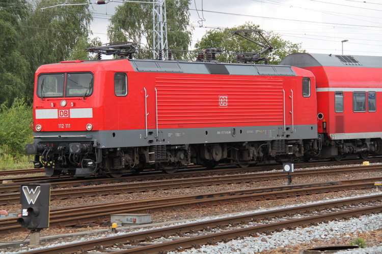 RE 4361 von Rostock Hbf nach Lutherstadt Wittenberg bei der Ausfahrt im Rostocker Hbf.19.08.2011