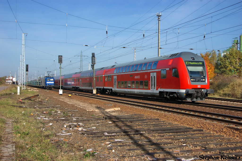 RE1 (RE 18122) von Frankfurt(Oder) nach Magdeburg Hbf in Satzkorn und geschoben hatte die 112 115-1. In Satzkorn steht am Signal die 145-CL 204. 20.10.2012