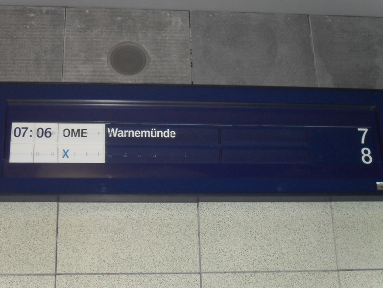 seit heute hat die Ostmecklenburgische Eisenbahn GmbH die Strecke von Rostock Hbf nach Warnemnde bernommen gesehen am 04.04.2011