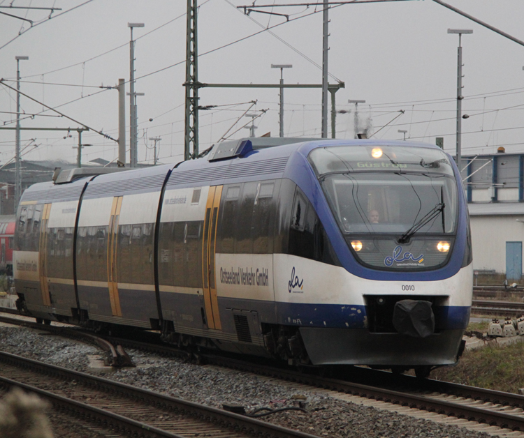 Um 11:55 Uhr war dann OLA-Tausch im Rostocker Hbf kurz nach 12 kam dann OLA-VT 0010 aus dem Rostocker Hbf gefahren.12.12.2011