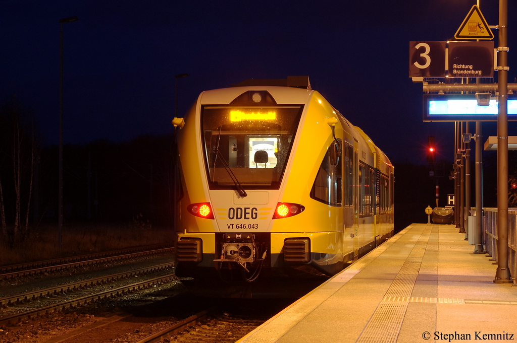 VT 646.043 (646 043-9) der ODEG - Ostdeutsche Eisenbahn GmbH auf Personalschulung und Streckenkenntnisfahrt der KBS 209.51 Brandenburg Hbf - Rathenow und steht hier in Rathenow. 05.12.2011