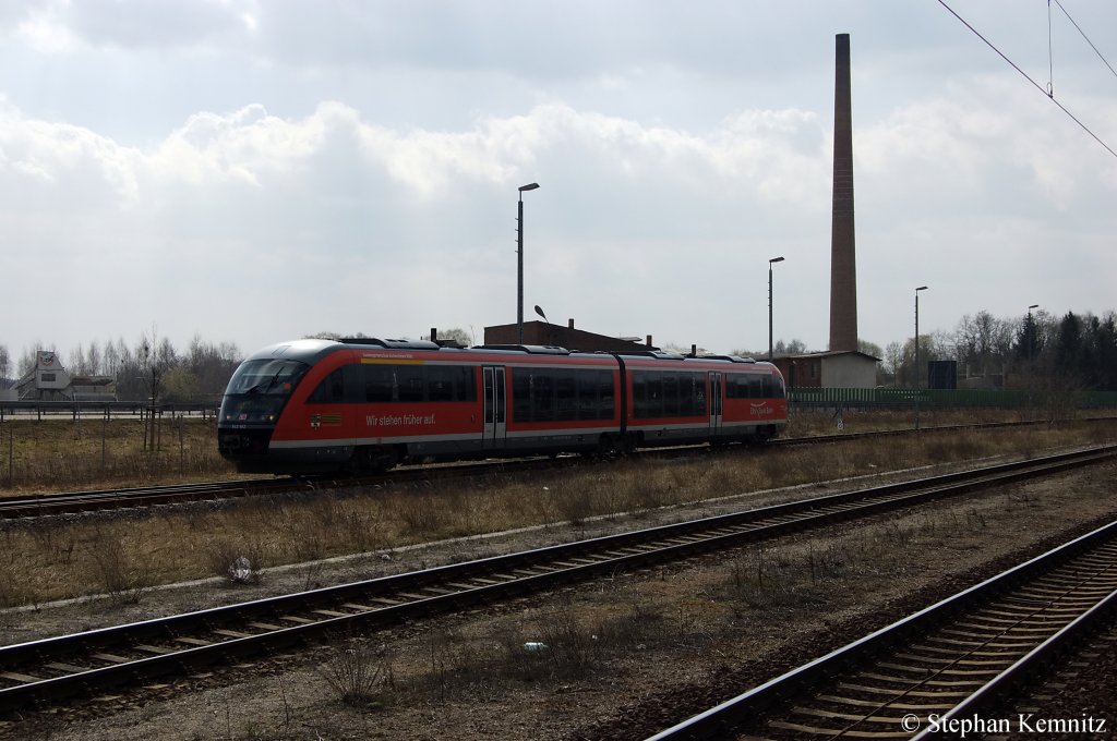 Wegen einem zustzlicher Halt des IC 143 in Rathenow und dessen 15min Versptung, musste die 642 192/692 als RB13 (RB 17963) aus Stendal anstatt auf Gleis 2 auf Gleis 3 in Rathenow halten. 01.04.2011 