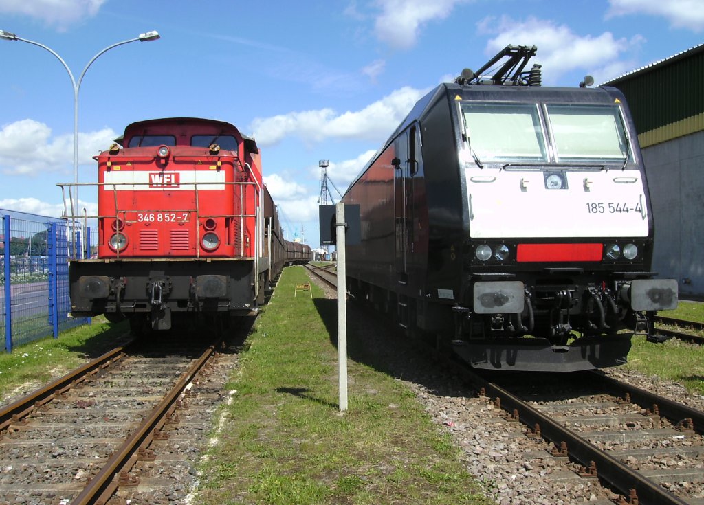 WFL 346 852 und MRCE 185 544 am 29.Mai 2010 im Stralsunder Nordhafen.