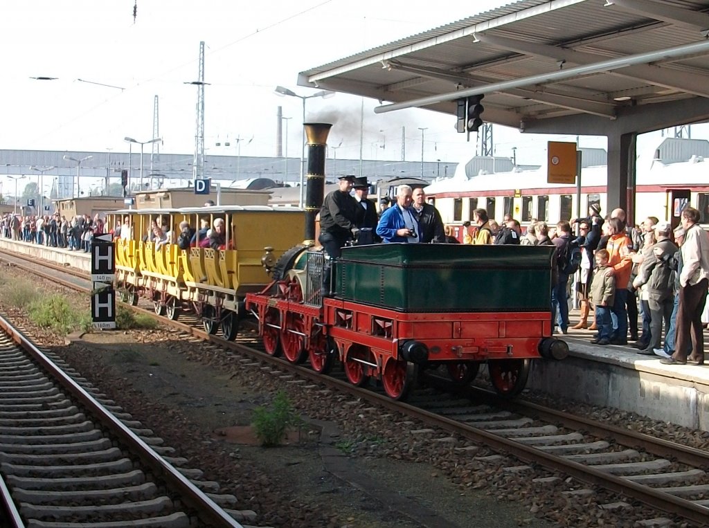 Zwischen der Einsatzstelle und dem Bahnhof Berlin Lichtenberg pendelte am 02.und 03.Oktober 2010 der historische Adler. 