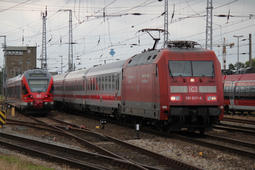 101 057-8 mit IC 2238(Leipzig-Warnemnde)bei der Einfahrt im Rostocker Hbf.14.06.2015