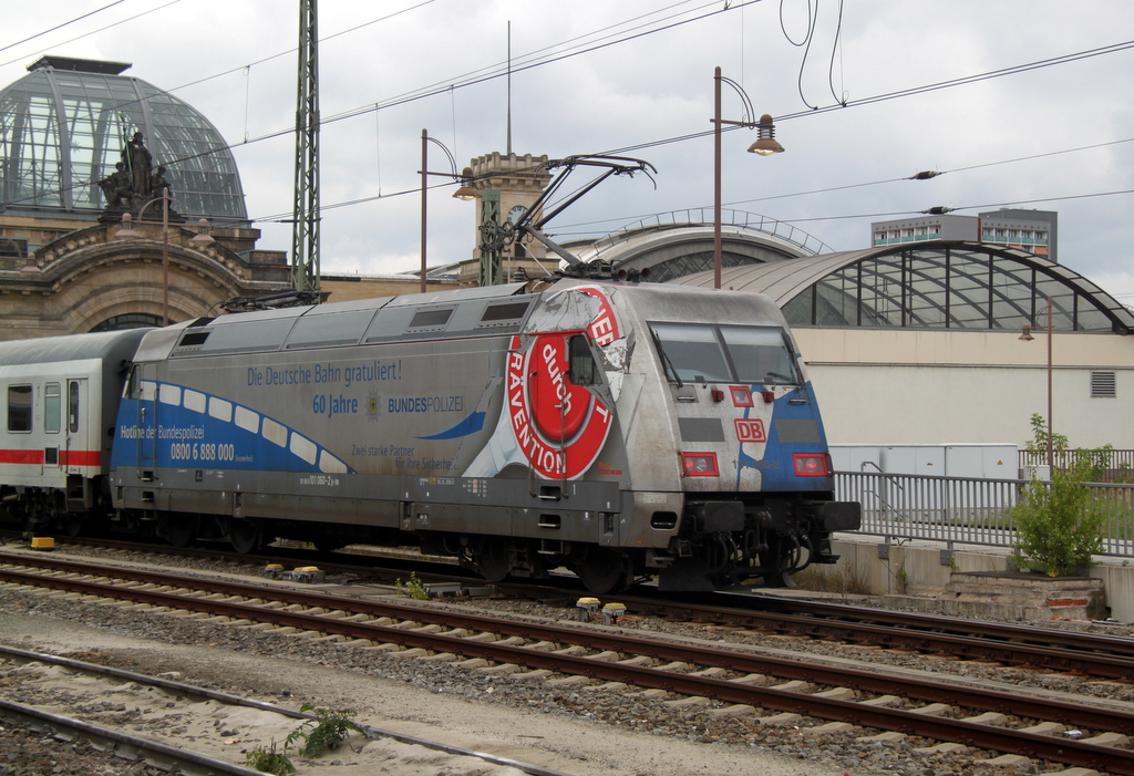 101 060-2 mit IC 2442(Dresden-Kln)bei der Bereitstellung im Dresdener Hbf am 13.07.2015 