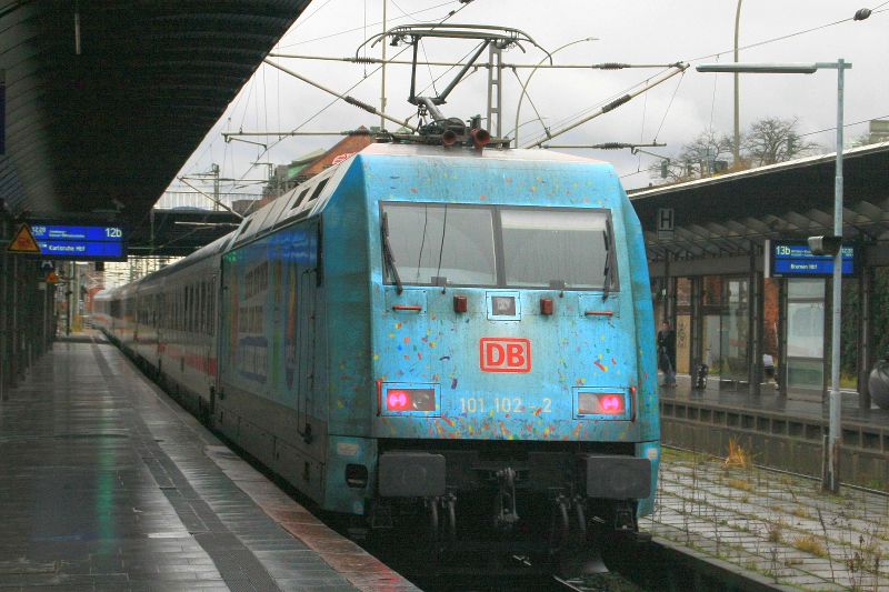 101 102  Vedes  bei Ausfahrt Hamburg Hbf mit IC 2373 nach Karlsruhe Hbf am 19.12.2014