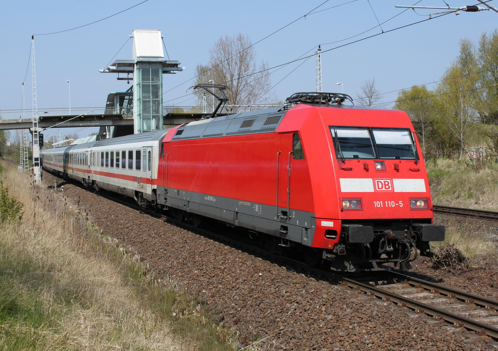 101 110-5 mit IC 2185(Warnemnde-Leipzig)bei der Durchfahrt im Haltepunkt Rostock-Marienehe.01.05.2016