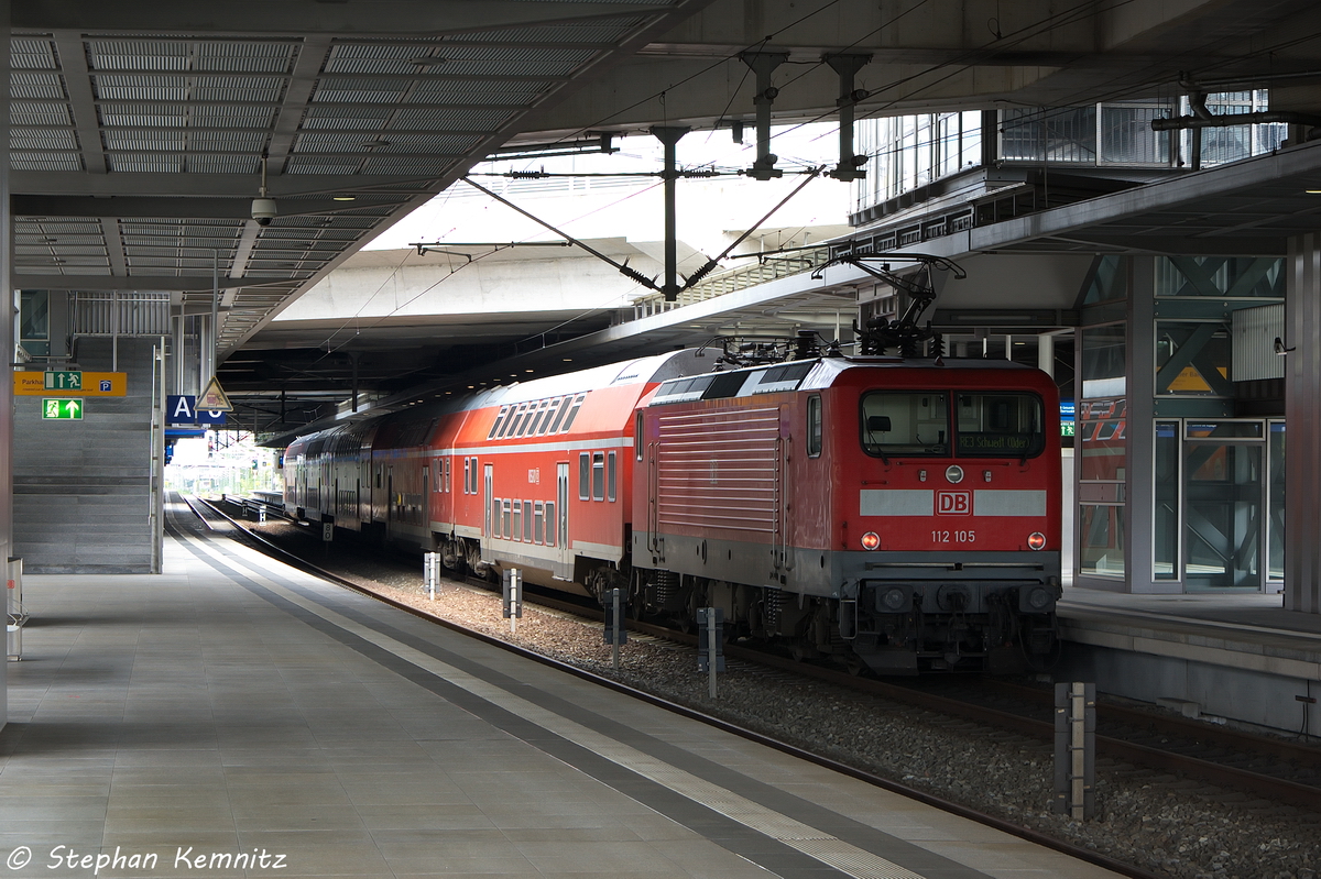 112 105-2 mit dem RE3 (RE 18350) von Wnsdorf-Waldstadt nach Schwedt(Oder) in Berlin Sdkreuz. 26.09.2013