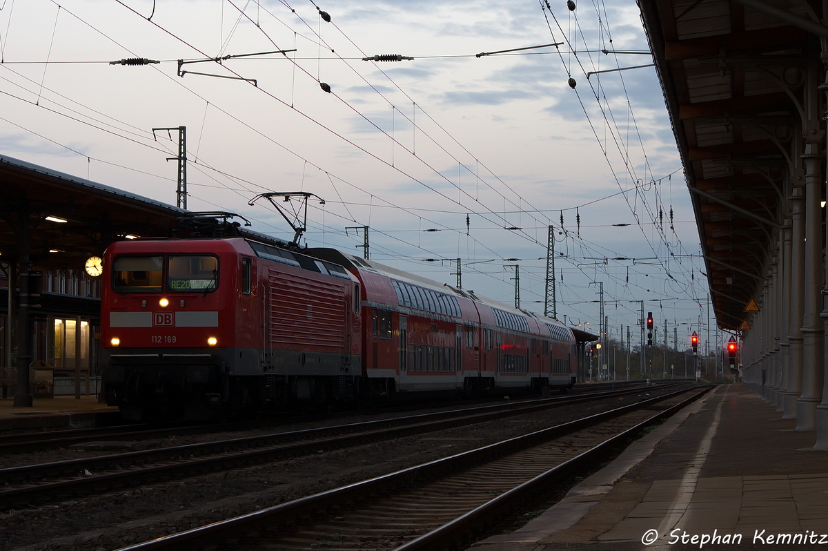 112 169 mit dem RE20 (RE 17622) von Halle(Saale)Hbf nach Uelzen in Stendal. 01.11.2013
