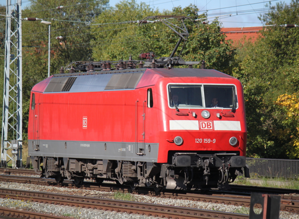 120 159-9 beim Rangieren im Rostocker Hbf.27.09.2015