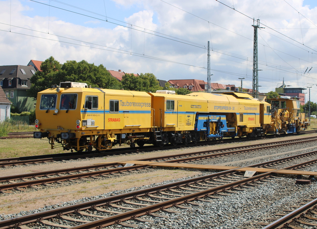 121 003-4 D-BRS bei der Ausfahrt im Rostocker Hbf.28.07.2023