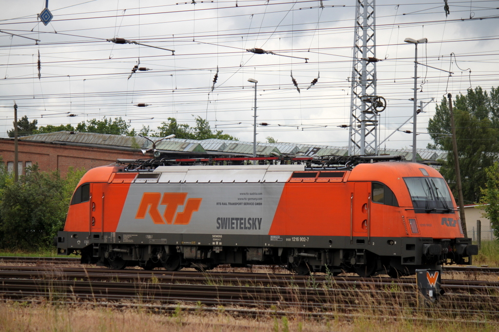 1216 902-7 der Firma RTS(Rail Transport Service GmbH)stand am 19.06.2015 abgestellt im Rostocker Hbf.