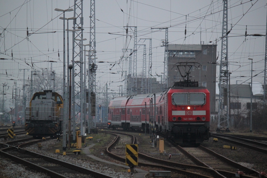 143 065-1 und die G 1700 BB waren am 01.01.2015 im Rostocker Hbf abgestellt.
