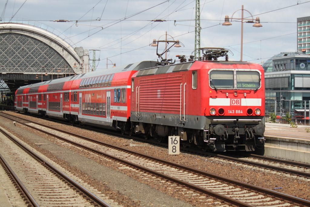 143 884 als S1 nach Schna bei der Ausfahrt im Dresdener Hbf.10.07.2015