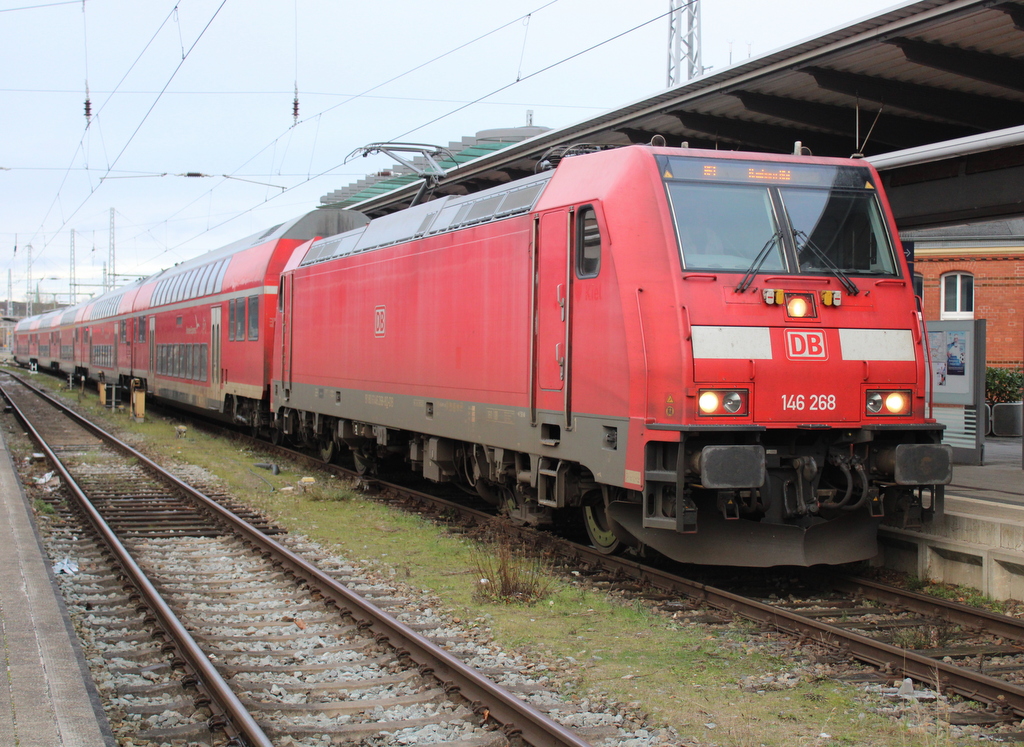 146 268 stand mit RE 4310(Rostock-Hamburg)im Rostocker Hbf.05.01.2024