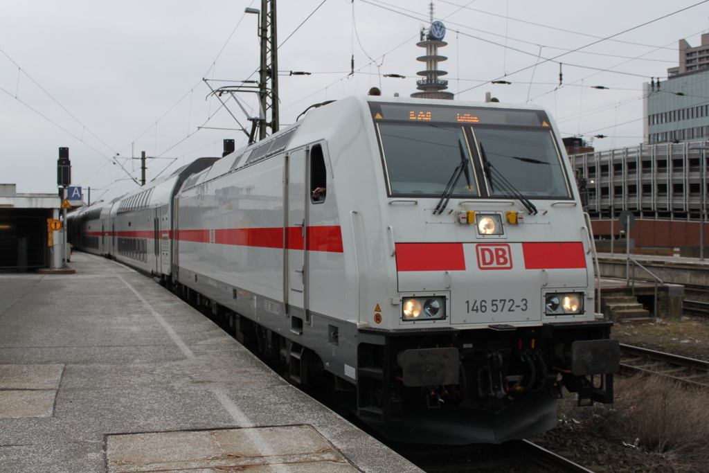 146 572-3 mit IC 2431(Emden-Cottbus)bei der Ausfahrt in Hannover Hbf.11.03.2016
