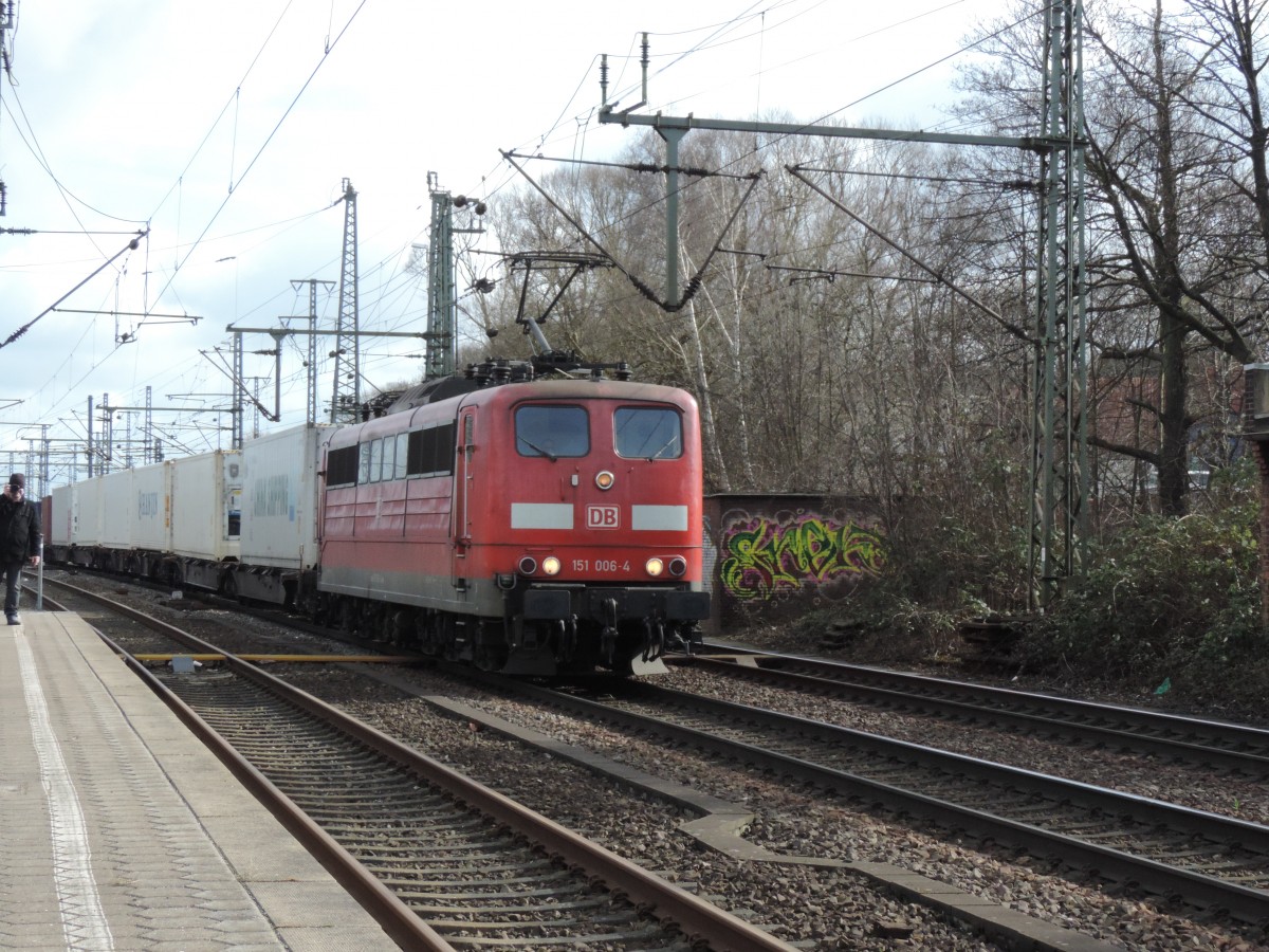 151 006 bei der Durchfahrt im Bahnhof Hamburg-Harburg.22.03.2016