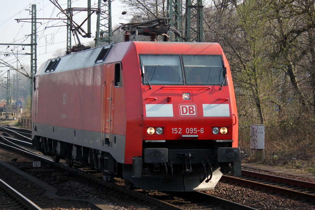 152 095-6 fuhr als Leerfahrt von Maschen nach Hamburg-Waltershof durch Hamburg-Hamburg-Harburg.29.03.2014