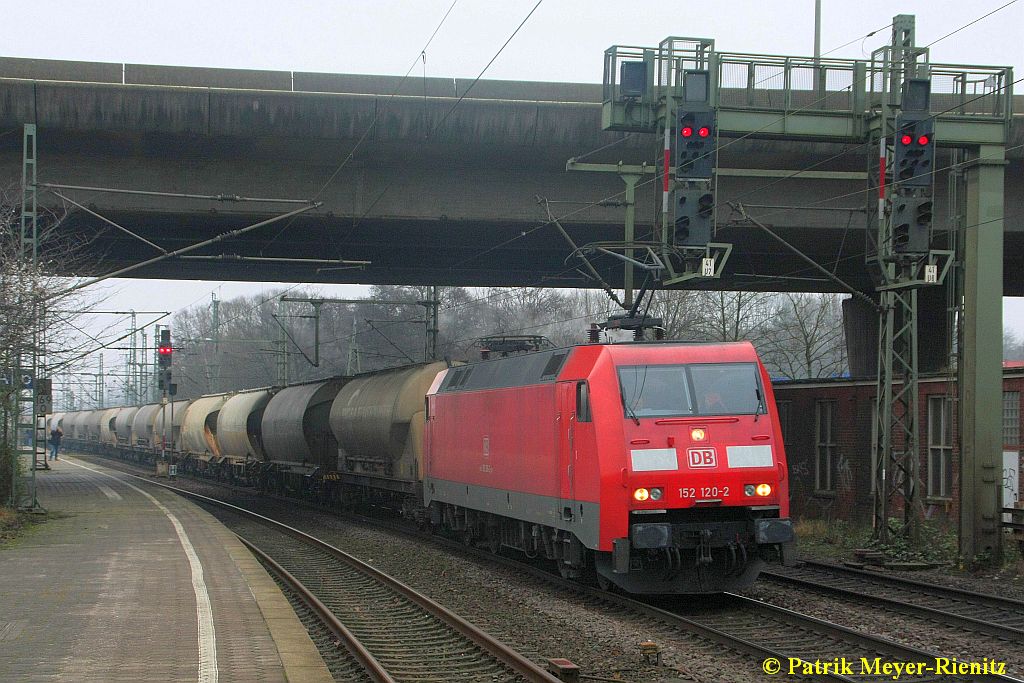 152 120 mit Behäterwagenzug am 20.01.2015 in Hamburg-Harburg auf dem Weg nach Stade