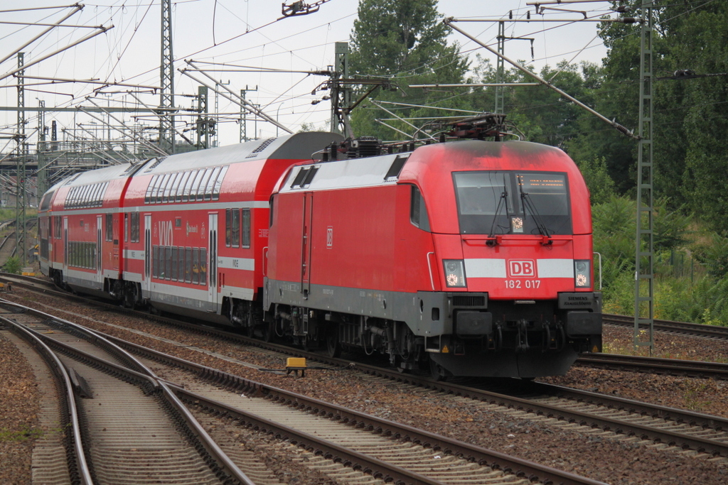 182 017-4 mit S 1 von Meien Triebischtal nach Bad Schandau bei der Einfahrt im Dresdeber Hbf.13.07.2015