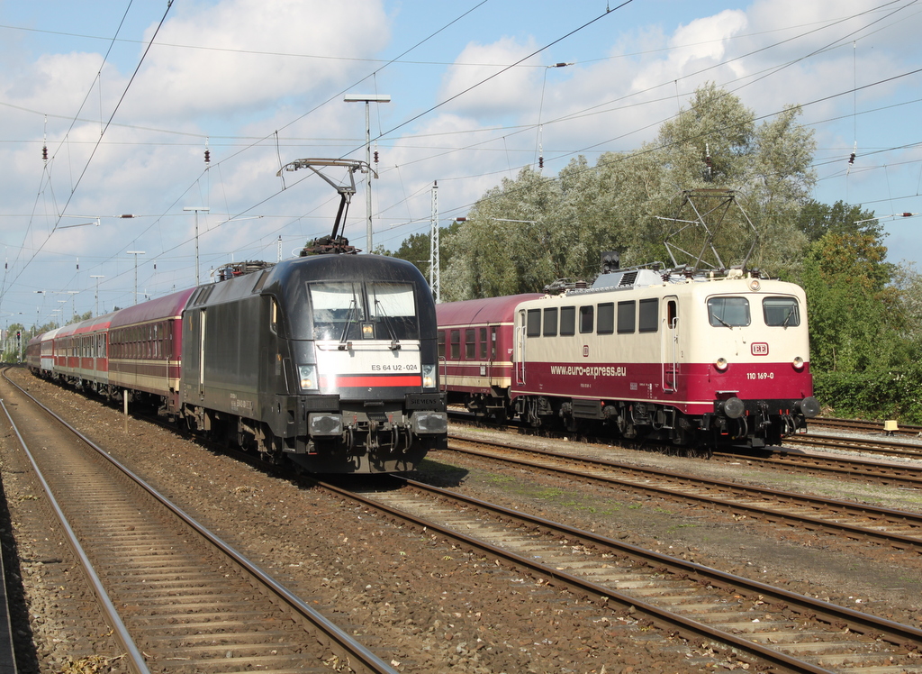 182 524-9 und 110 169-0 am Mittag des 16.09.2017 im Bahnhof Rostock-Bramow.
