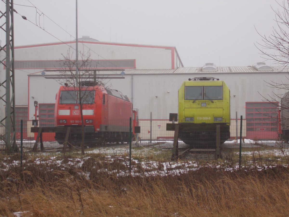 185 189-8 und die Alpha Trans 119 009-8,am 24.Januar 2016,im Bh Rostock Seehafen.