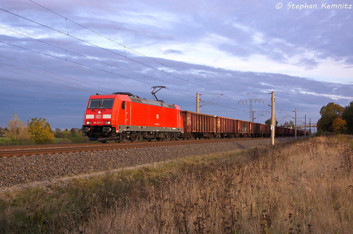 185 237-5 DB Schenker Rail Deutschland AG mit einem E-Wagen Ganzzug in Vietznitz und fuhr in Richtung Wittenberge weiter. 14.10.2013