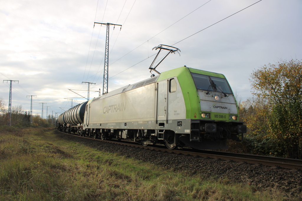 185 598-0 von Captrain am Morgen des 06.11.2022 in der Güterumgehung unweit vom Rostocker Hbf