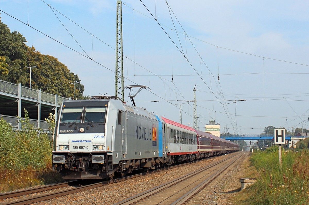 185 697-0 mit einen Sonderzug am 04.10.2015 in Tostedt.