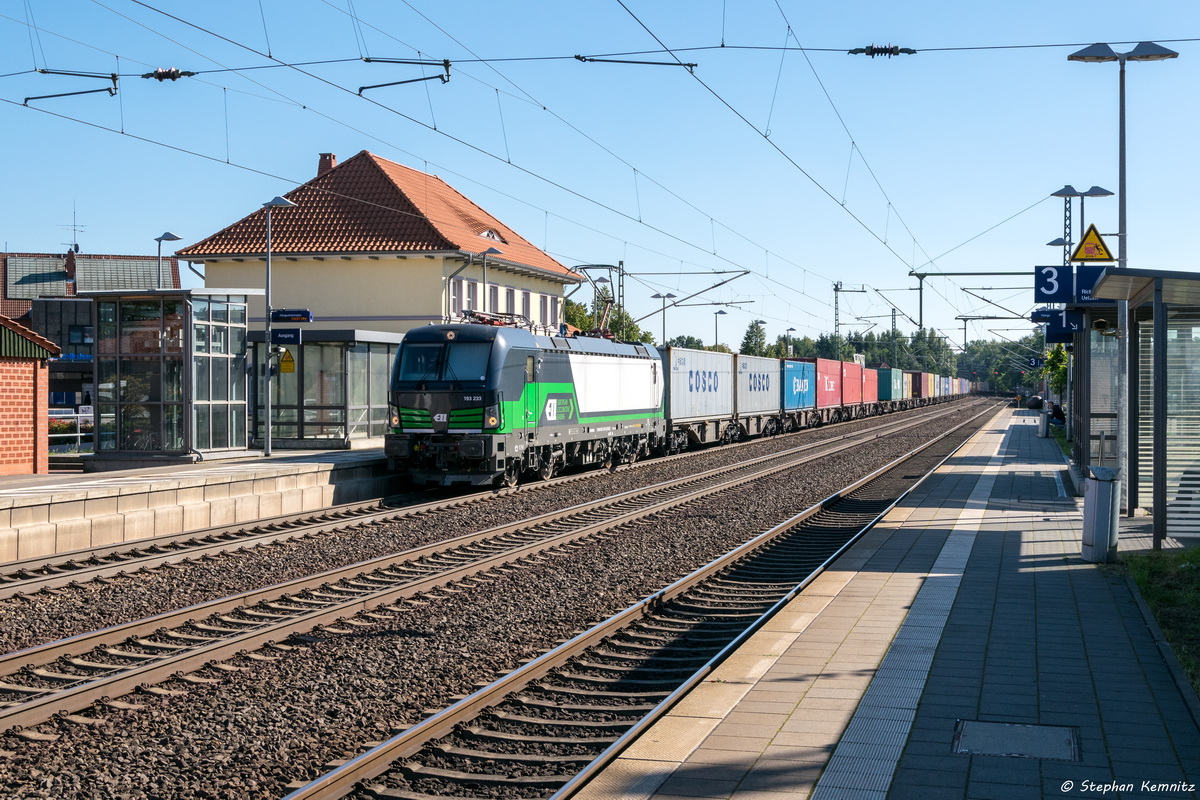 193 233-4 ELL - European Locomotive Leasing für SBB Cargo International AG mit einem Containerzug in Bienenbüttel und fuhr weiter in Richtung Lüneburg. 01.10.2015