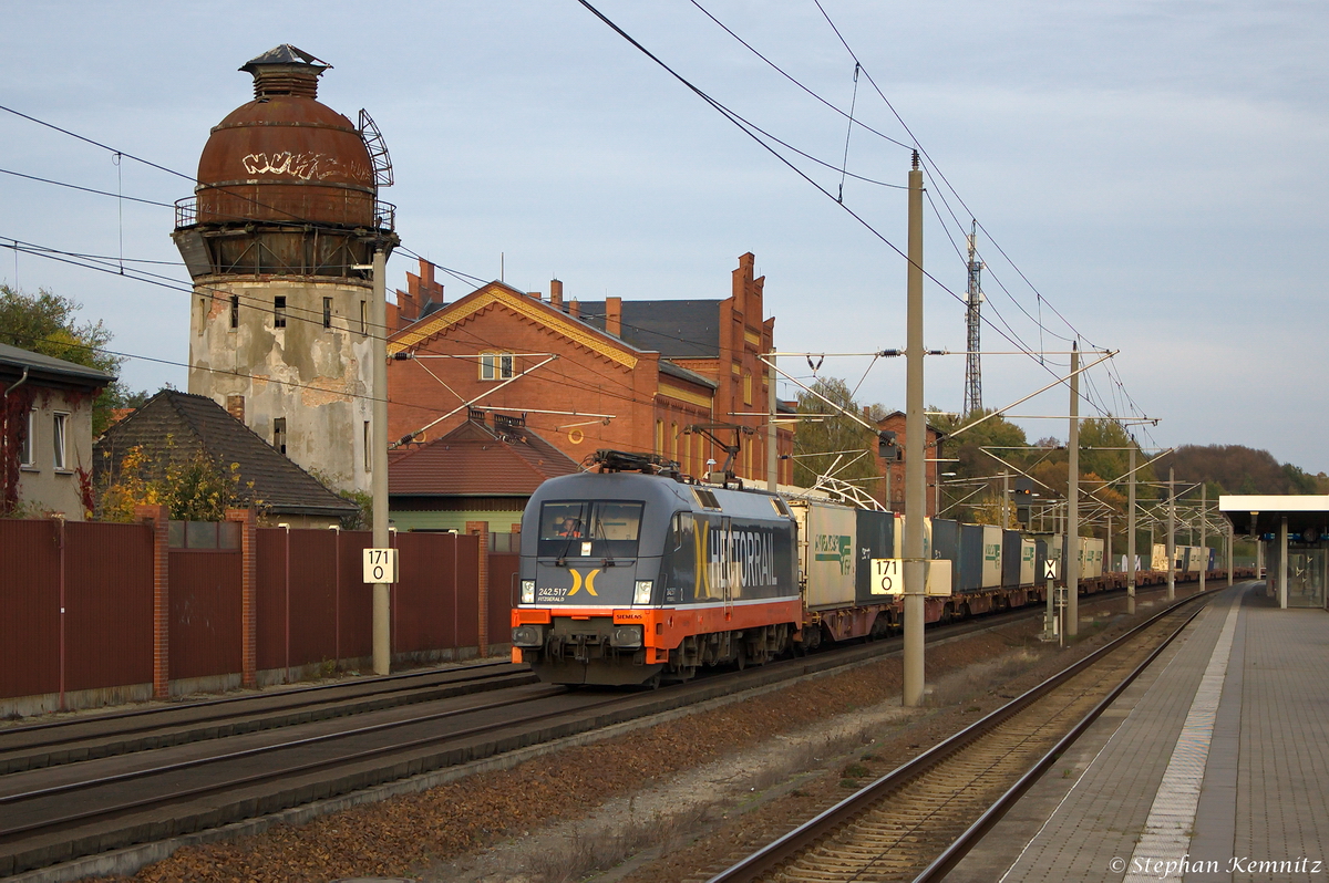 242.517  Fitzgerald  (182 517-3) Hector Rail AB für LOCON Benelux B.V. mit einem Containerzug, bei der Durchfahrt in Rathenow und fuhr weiter in Richtung Stendal. 18.10.2014 