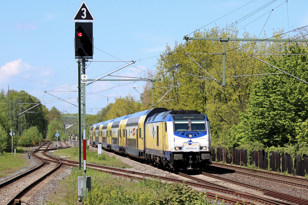 246 004-6 kommt aus Cuxhaven und macht gleich Halt in Buxtehude. Datum 14.05.2017