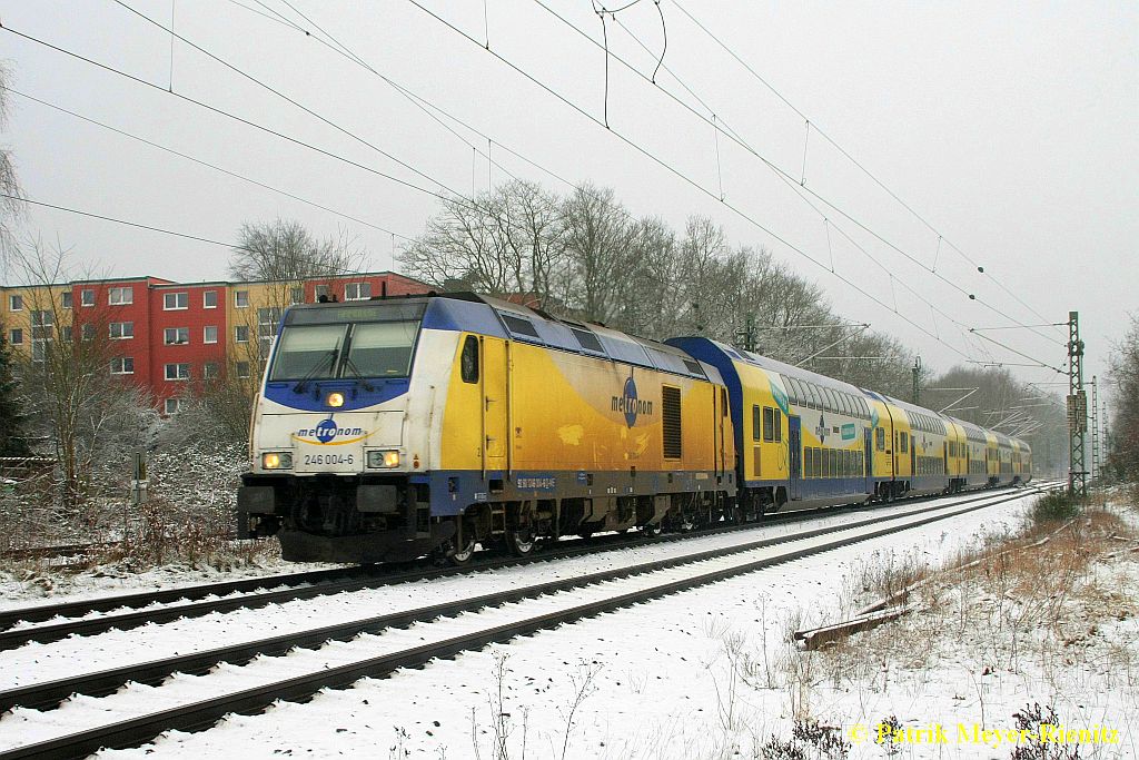 26/01/2015:
246 004 mit RE5 aus Cuxhaven aus Cuxhaven kommend bei Einfahrt in Buxtehude