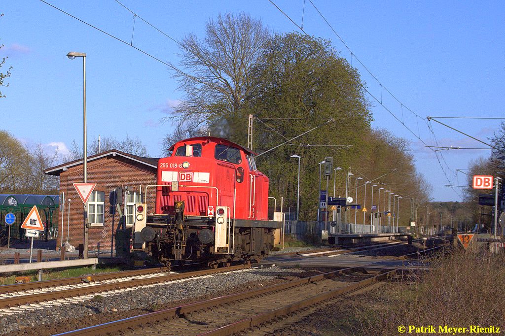295 018 Lz in Neukloster (Kreis Stade) Richtung Stade am 13.04.2015
