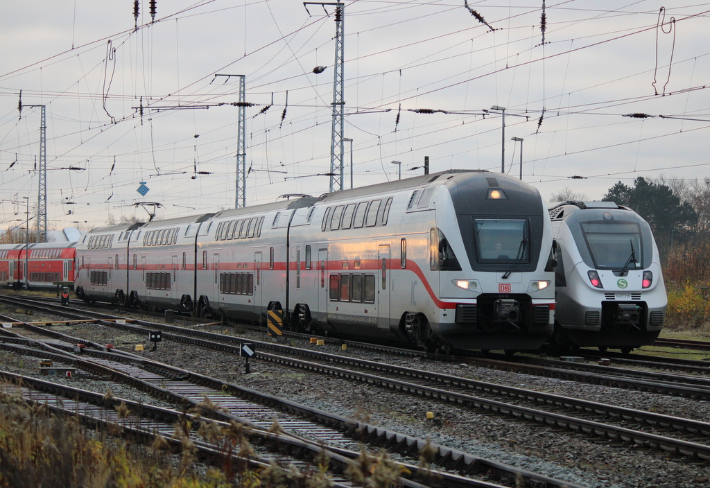 4110 110 als IC 94(Wien-Warnemünde)bei der Einfahrt im Rostocker Hbf.28.11.2020