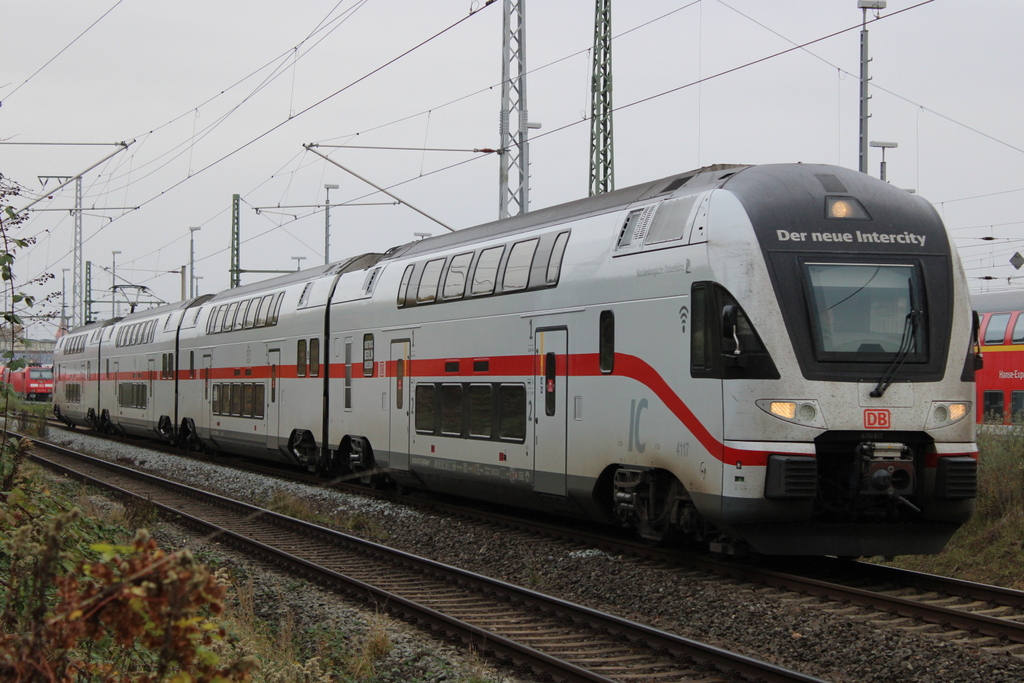 4110 617-6 als IC 2177(Warnemünde-Dresden)bei der Ausfahrt im Rostocker Hbf.06.11.2022