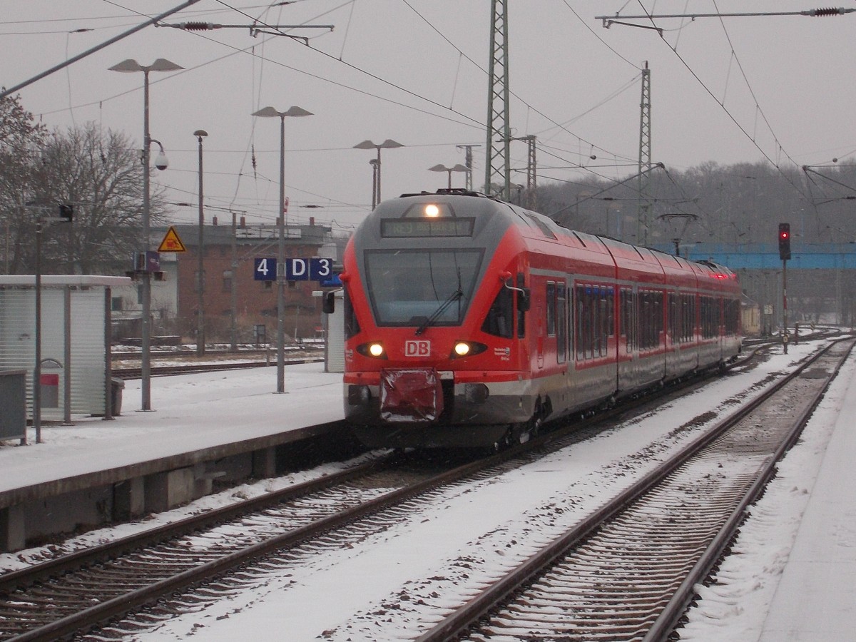 429 026-8 als RE 13012 Sassnitz-Rostock,am 16.Januar 2016,in Bergen/Rügen.