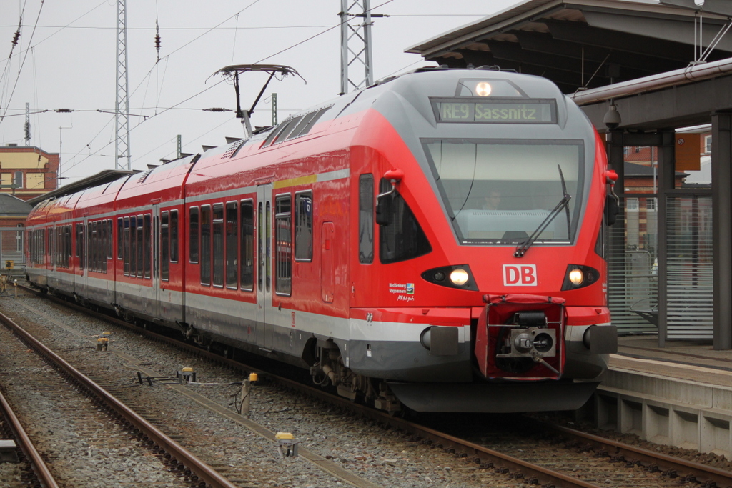 429 527-5 als RE9(RE 13011)von Rostock Hbf nach Sassnitz bei der Ausfahrt im Rostocker Hbf.05.02.2016