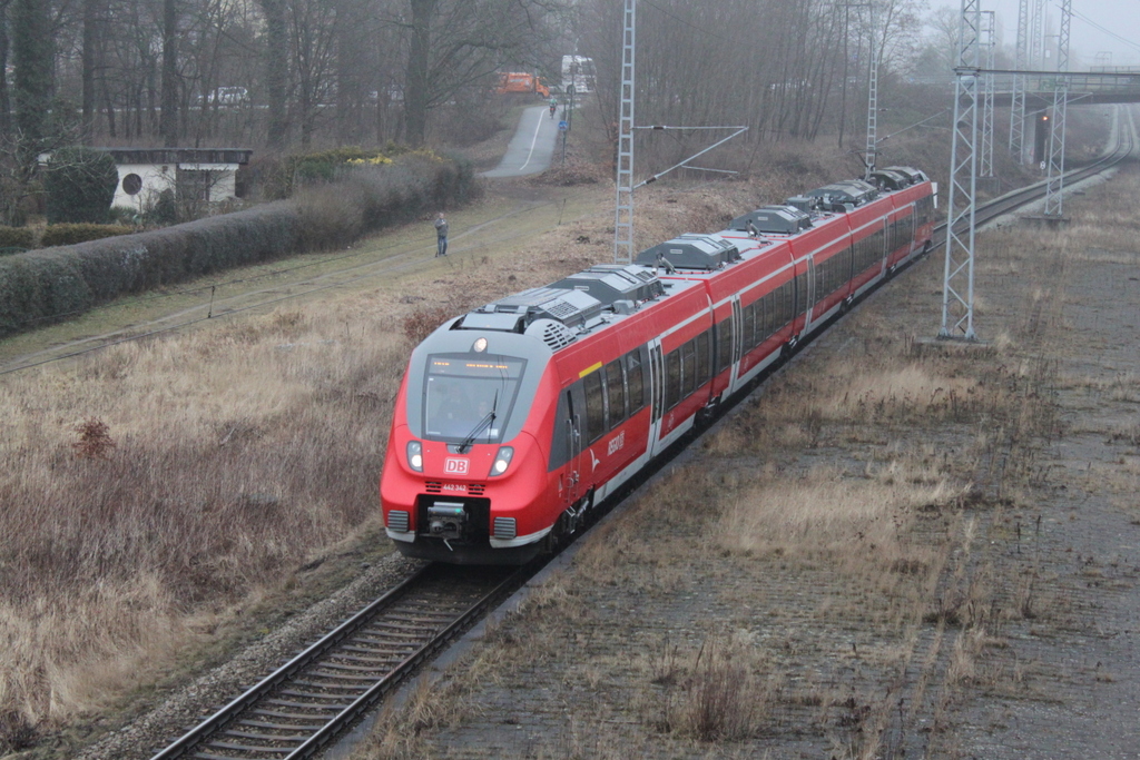 442 342 als RB12(RB 13260)von Ribnitz-Damgarten West nach Rostock Hbf bei der Einfahrt im Haltepunkt Rostock-Kassebohm.17.02.2017
