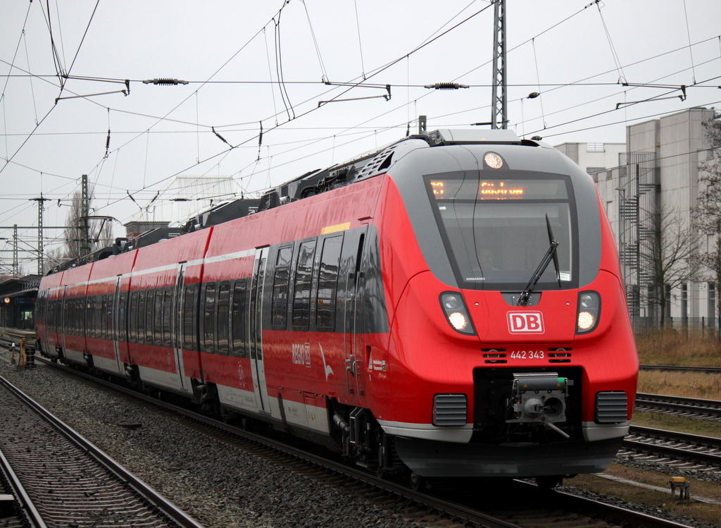 442 343-0 als S3 von Warnemnde nach Gstrow bei der Ausfahrt im Rostocker Hbf.05.01.2014