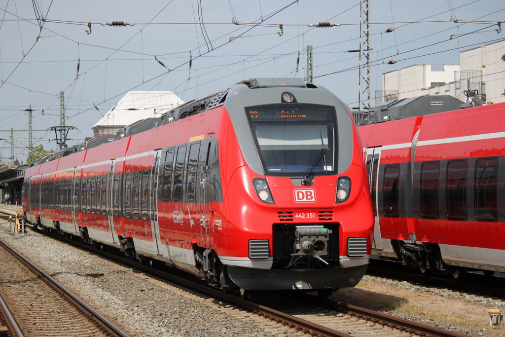 442 351 als S2 von Warnemnde nach Gstrow bei der Ausfahrt im Rostocker Hbf.25.07.2014