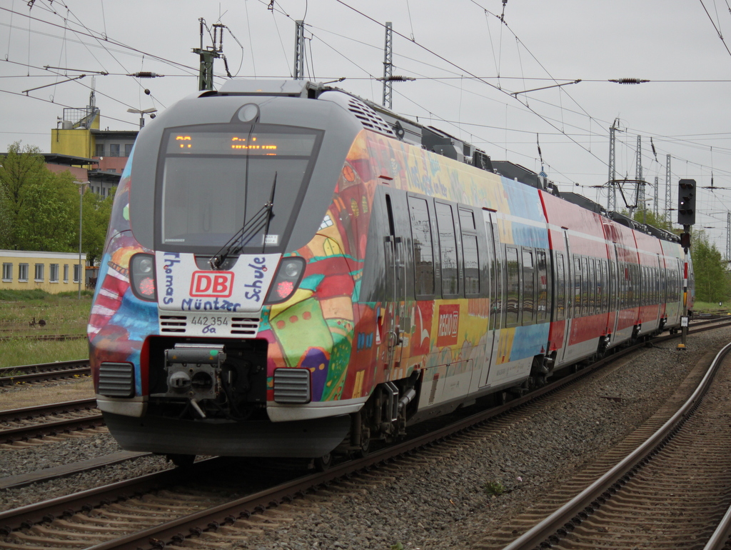442 354-7 als S3(Warnemnde-Gstrow)bei der Ausfahrt im Rostocker Hbf.10.05.2015