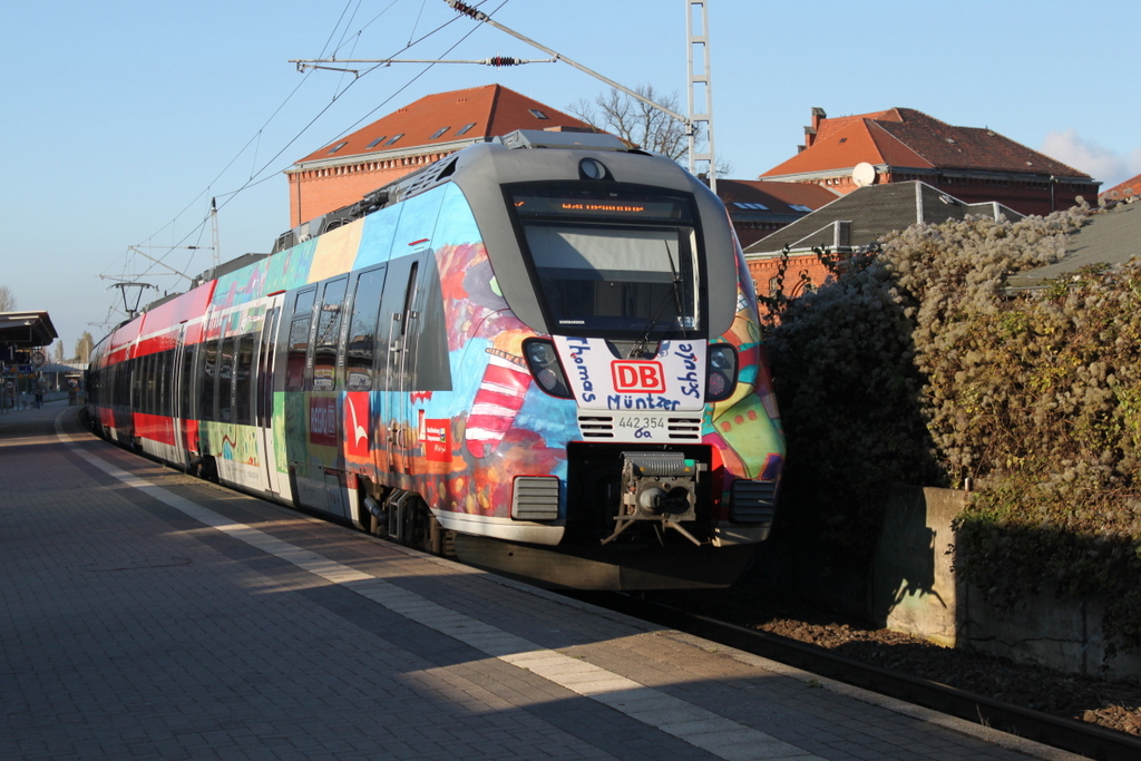 442 354 als S2(Gstrow-Warnemnde)bei der Ausfahrt im Haltepunkt Rostock-Parkstr.11.11.2016