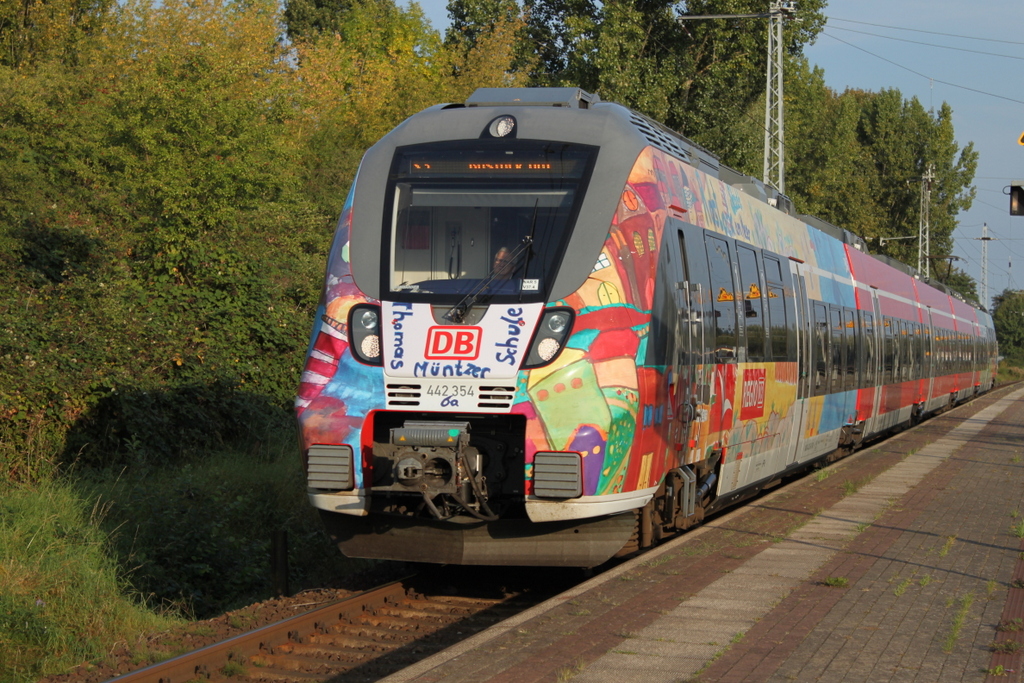 442 354 als S3(Warnemnde-Rostock)bei der Einfahrt im Haltepunkt Rostock-Bramow.25.09.2016