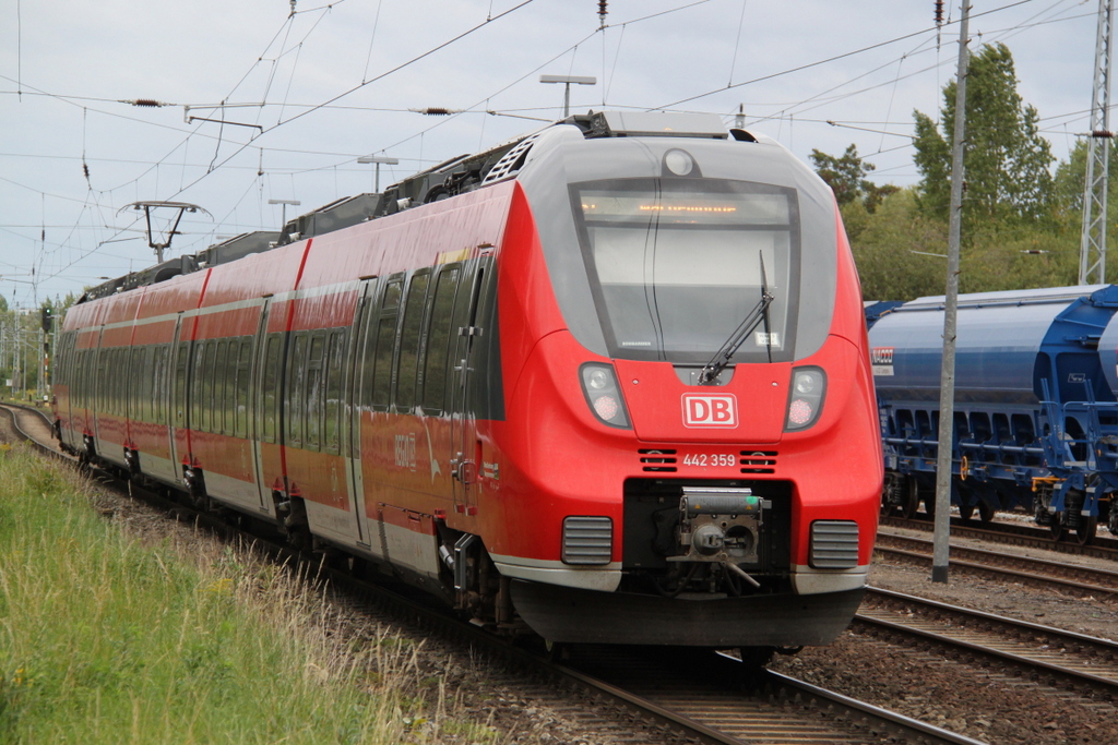 442 359 als S1(Rostock-Warnemnde)bei der Ausfahrt im Haltepunkt Rostock-Bramow.18.09.2016